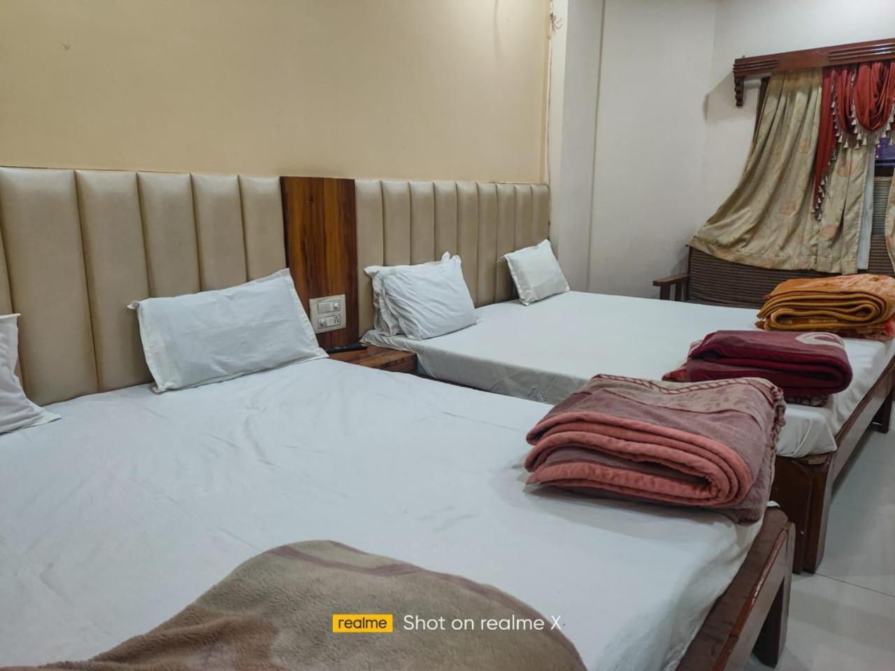 Hotel Pleasure Landmark Ujjain Exteriör bild