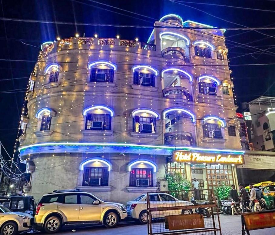 Hotel Pleasure Landmark Ujjain Exteriör bild
